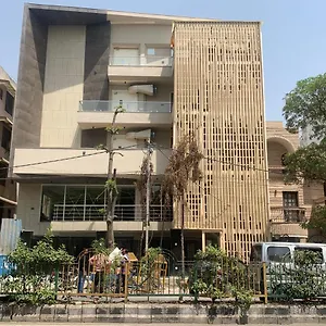Hotel Leo Saffron - Pitampura Hotel